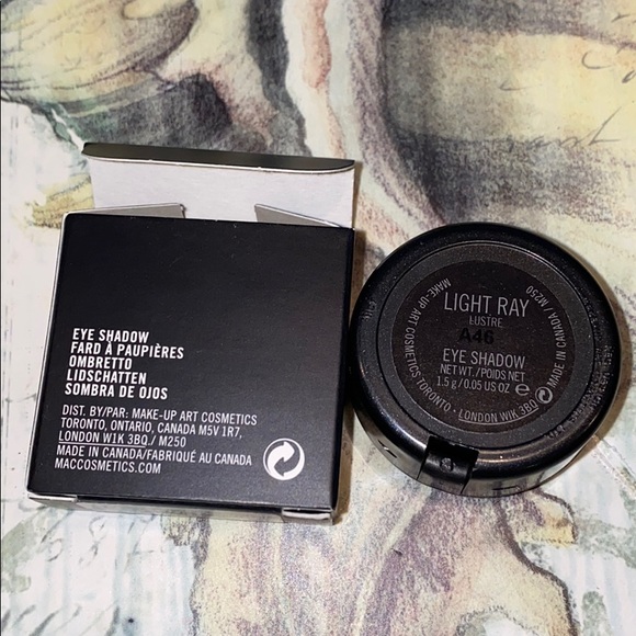 MAC COSMETICS BNIB Light Ray eyeshadow - Picture 3 of 3